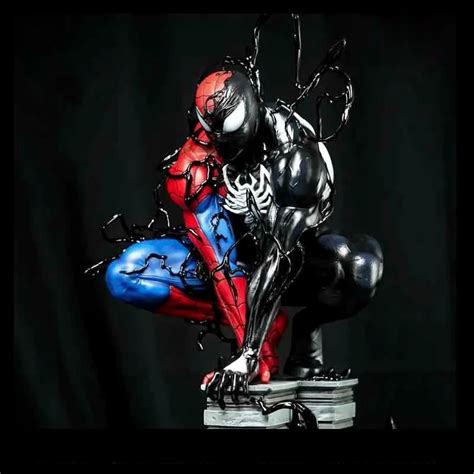 Symbiotic Spider-Man Venom Figure LED | 40Cm