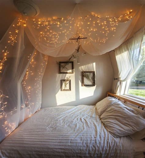 25 DIY Canopy Beds to Make You Feel Like You're On Safari