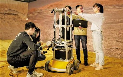 之江实验室青年科技人员搭建火星模拟场、进行算法调试，他们希望借助人工智能——让火星探测器更“机灵”-浙江新闻-浙江在线