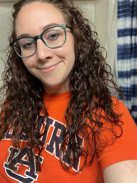 End of day curls. Can’t wait to give it a god chop soon! : r/curlyhair