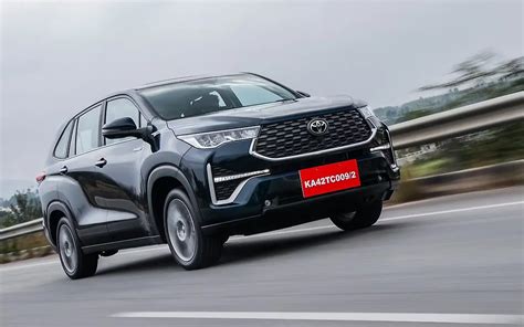 Innova Hycross Base-Model 的图像结果