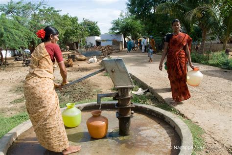 Digging of wells in the Bathalapalli region, Andhra Pradesh, India - We ...
