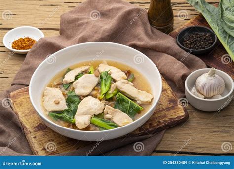 Rad Na Gai (Thai Gravy Noodles with Chicken),Flat Rice Noodles with ...