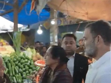 Rahul Gandhi visits vegetable market in Delhi