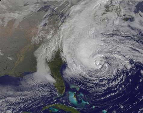 卫星拍摄肆虐美国飓风：直径超3000公里(图)_科学探索_科技时代_新浪网