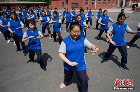 太原高三学生备考之余练太极减压-搜狐大视野-搜狐新闻