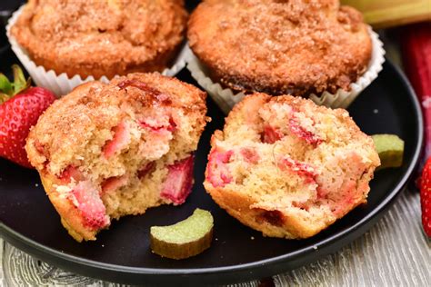 Best Rhubarb Muffins Recipe