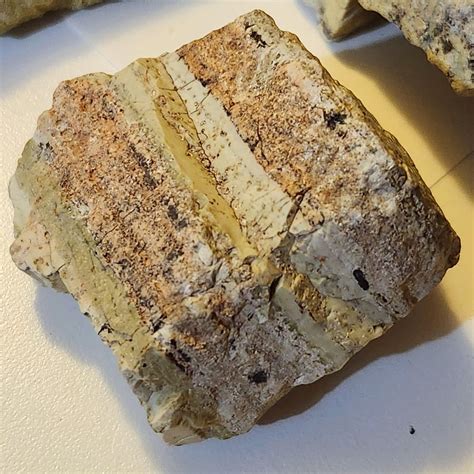 These guys are the color of pale pistachio pudding : r/whatsthisrock