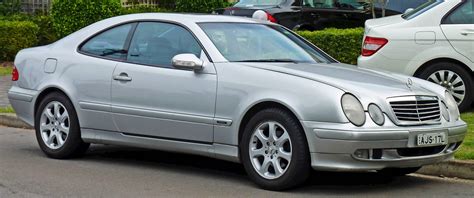 2000 Mercedes-Benz CLK Class 2-Door Coupe 3.2L