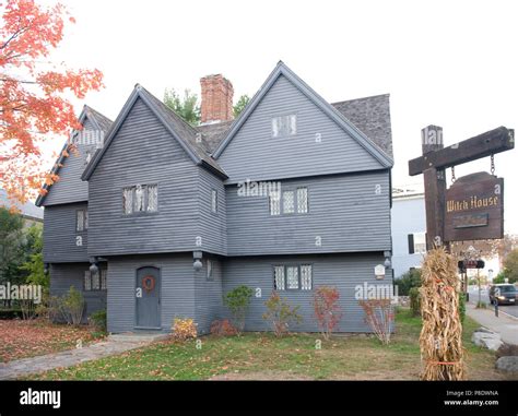 Salem massachusetts halloween High Resolution Stock Photography and ...