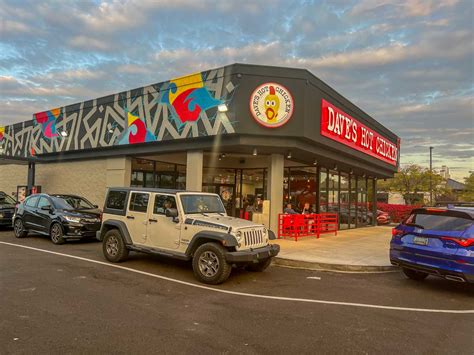 Dave's Hot Chicken Is Finally Open And It's Freaking Delicious