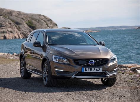 VOLVO V60 Cross Country Specs, Performance & Photos - 2015, 2016, 2017, 2018 - autoevolution