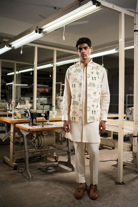 GREEN VAANA OPEN BANDI WITH MATCHING KURTA PAJAMA SET