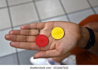 Local Train Ladies Coach 的图像结果