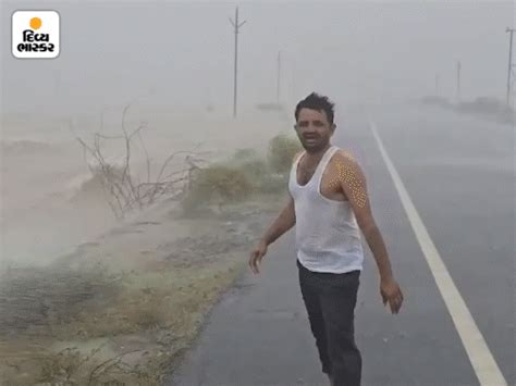 Gujarat Rain Flood Havoc Update; Banaskantha Patan Villages Submerged ...