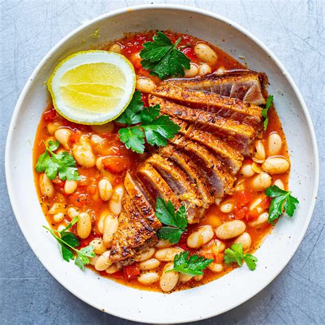 Spice-Crusted Tuna & Red Pepper Beans | Mob