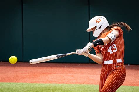 UCF vs. Texas softball score: Longhorns win, reach NCAA super regional