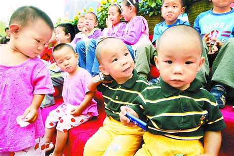 参加“第三届双胞胎文化节”的首批双胞胎到京(图)-搜狐新闻