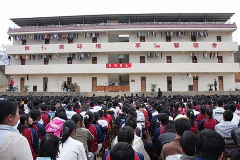 澄江中心 － 澄江中心小学：高举党的旗帜，推进“三全育人”