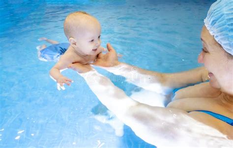 Baby Girl Swimming 的图像结果