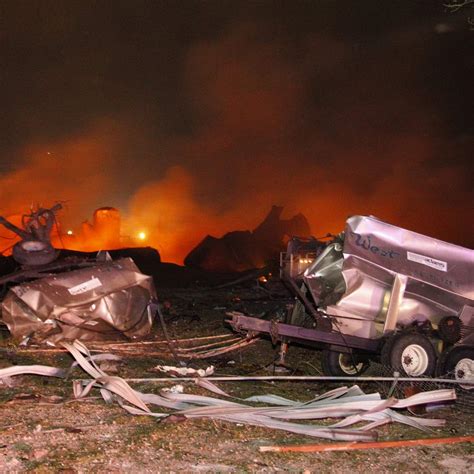 Texas fertilizer plant explosion levels buildings for blocks around ...