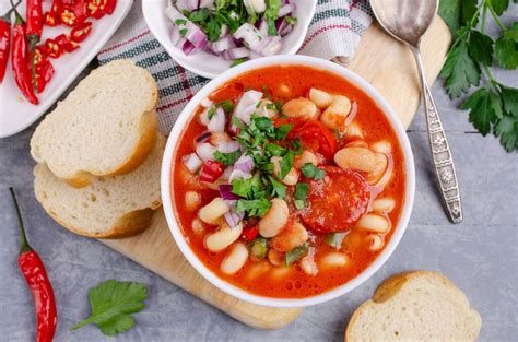 Томатный суп с фасолью и макаронами - рецепт приготовления