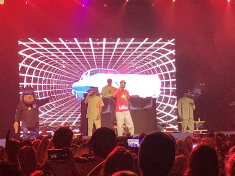 Snoop Dogg Promotes Crip and Blood Unity at Fillmore Auditorium in ...