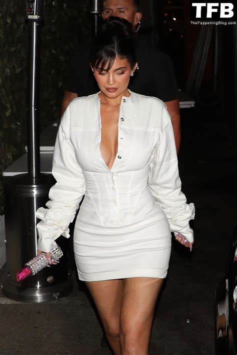 Kylie Jenner Showcases Her Svelte Figure In All-White (72 Photos) | PinayFlixx Mega Leaks