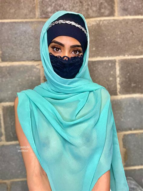 Only wearing my hijab today : r/HijabiXXX