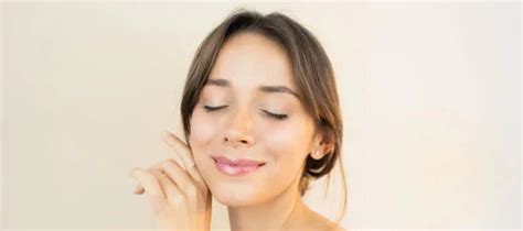 Dewy skin meaning and products to use to get dewy skin | The Pink Foundry