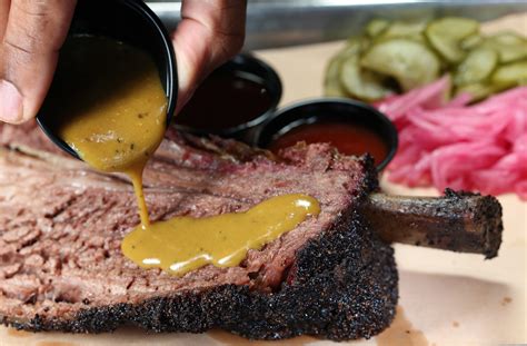 Restaurant review: Sanders BBQ Supply, new Chicago barbecue