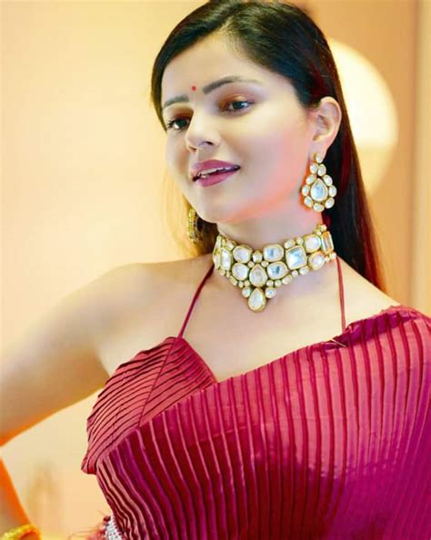 Rubina Dilaik Teases Fans With Her Sultry Photos in Hot Red Saree And ...