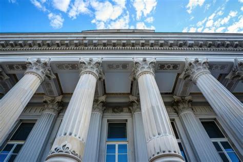 Collum Inside Building 的图像结果