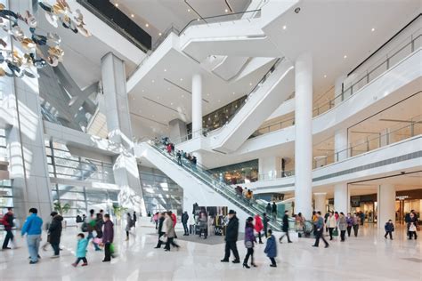 Local Retail Store Building 的图像结果