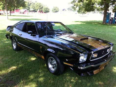 1976 Ford Mustang II Base Hardtop 3-Door 5.0L COBRA Black with Gold Stripes