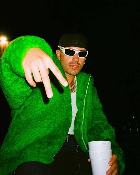 Pin de Val en Ferxxo 🪀 | Vestidos de un hombro, Ropa de moda hombre, Famosos