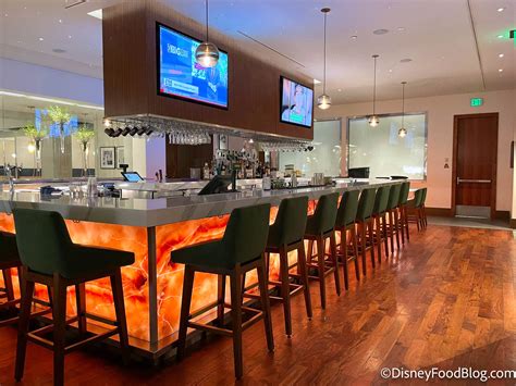 Disney's Contemporary Resort Restaurants | the disney food blog