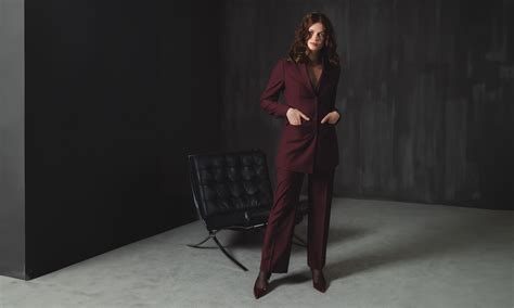Burgundy Suit for Women l Sumissura