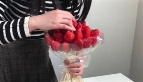 草莓怎么制作礼物最新素材
