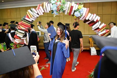 毕业季 | 北京第二外国语学院2019届硕士研究生毕业典礼暨学位授予仪式隆重举行
