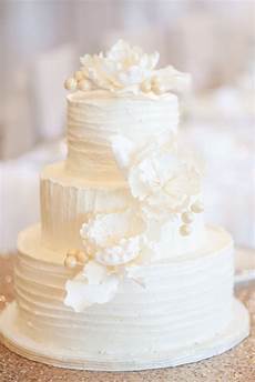 White Wedding Cake by 25 Amazing All White Wedding Cakes White Wedding Cake