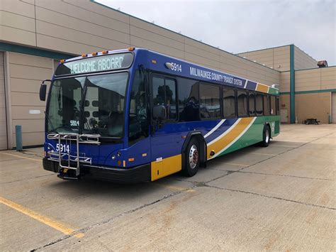 Transportation: MCTS Unveils 28 New Buses » Urban Milwaukee