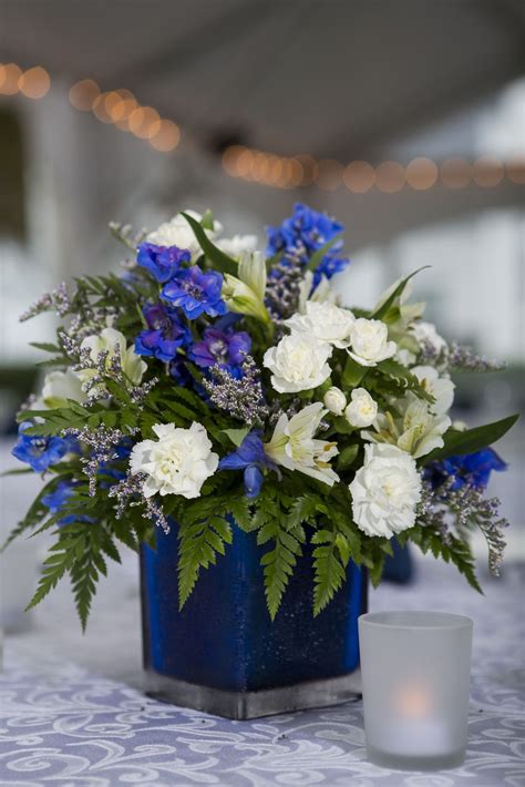 Simple Blue and White Floral Centerpieces | Williamsburg Photographer