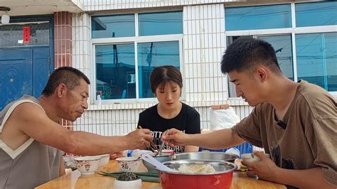 上门做饭火了：四菜一汤68元，90后排队“上岗” | CBNData