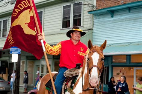 The last of the Hawaiian cowboys | Vintage hawaii, Hawaiian, Cancun ...