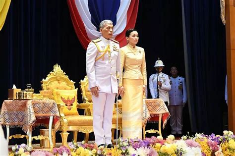 泰国王室真土豪！加冕王冠耗资10亿泰铢，撒的花朵都是真金白银|白银|王室|泰国_新浪新闻