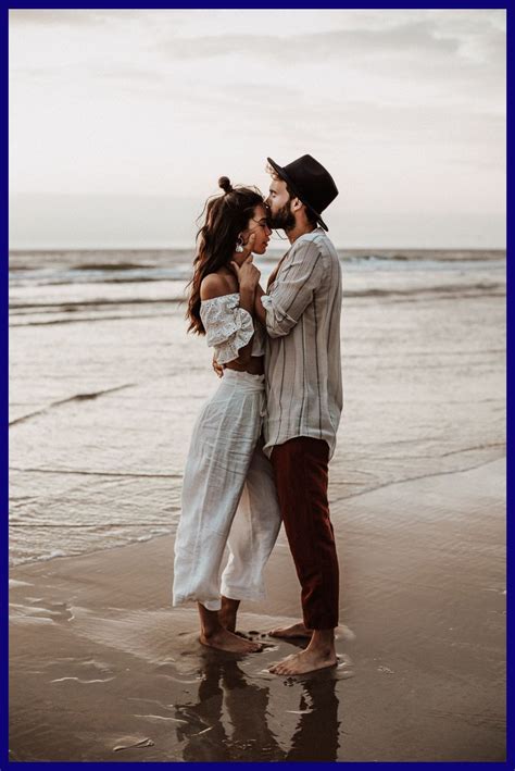 beach pictures poses for couples