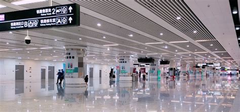 深圳福田火车站，深入地底30米占地220亩，仿佛一个地下迷宫_腾讯新闻