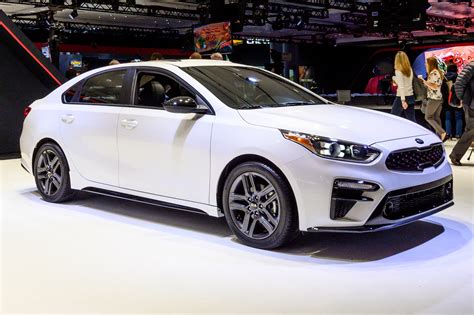 Kia Forte: A Sleek and Sophisticated Sedan for Modern Drivers – Automotive Car Review