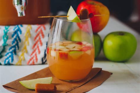 Easy Caramel Apple Sangria - Thanksgiving Recipe (White Sangria)